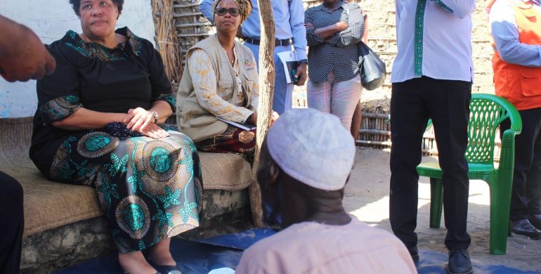 MINISTRA DO GÉNERO, CRIANÇA E ACÇÃO SOCIAL, CONFORTA FAMÍLIAS ENLUTADAS NA SEQUÊNCIA DO NAUFRÁGIO NA ILHA DE MOÇAMBIQUE