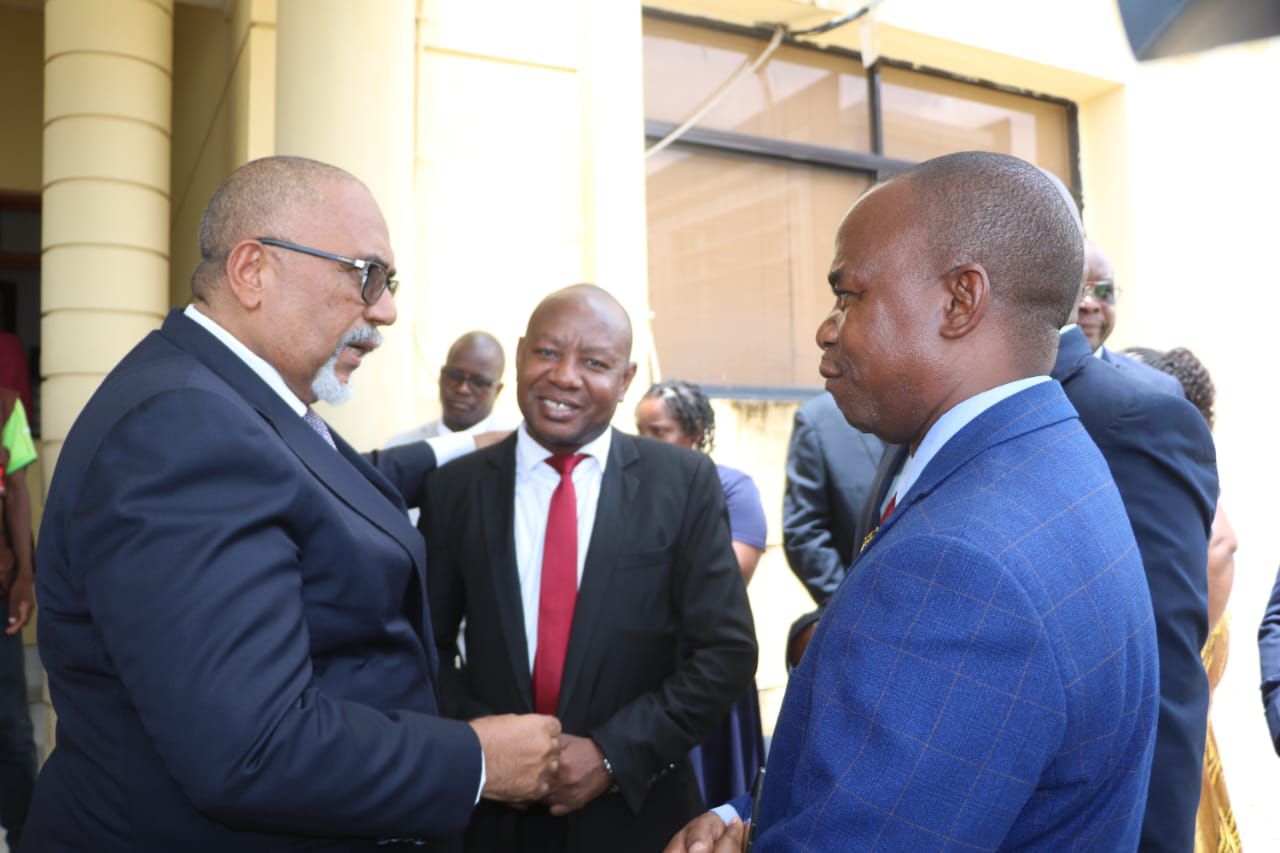 GOVERNADOR DA PROVÍNCIA DE NAMPULA, EDUARDO ABDULA, EFECTUA UMA VISITA DE TRABALHO EM 2 DISTRITOS DA ZONA COSTEIRA, MOSSURIL E ILHA DE MOÇAMBIQUE NO ÂMBITO DE SOLIDARIEDADE COM AS VITIMAS DOS CICLONES CHIDO E DIKELEDI