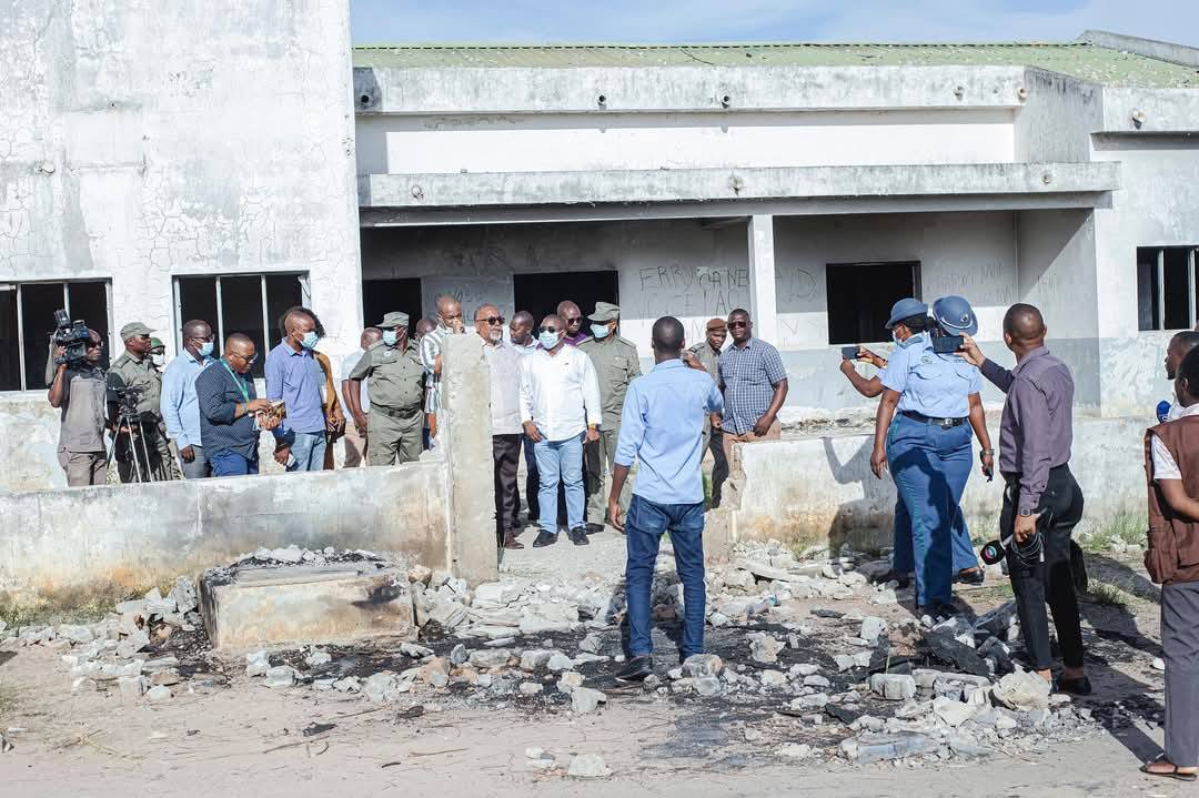 GOVERNADOR DE NAMPULA, EDUARDO ABDULA VISITA NAMICOPO COM OLHOS POSTOS NA RECONSTRUÇÃO E MODERNIZAÇÃO DO CENTRO DE SAÚDE E ESQUADRAS NO PRAZO DE 90 DIAS