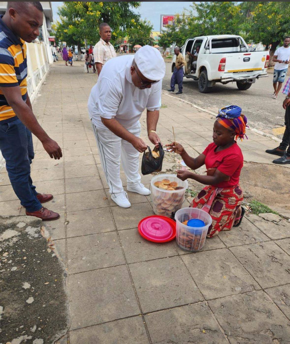 GOVERNADOR DE NAMPULA, EDUARDO ABDULA “ACARINHA-SE” COM MUNÍCIPES DA CAPITAL PROVINCIAL