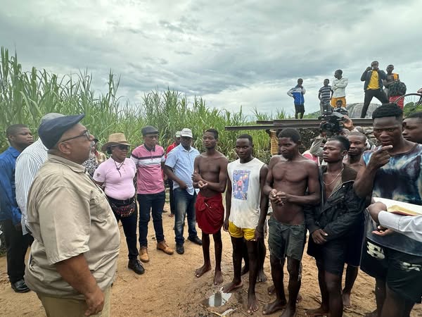 GOVERNADOR DE NAMPULA, EDUARDO ABDULA PROCURA SOLUÇÕES PARA GARANTIR TRAVESSIA SOBRE O RIO MONAPO ENTRE OS DISTRITOS DE NAMPULA E MUECATE