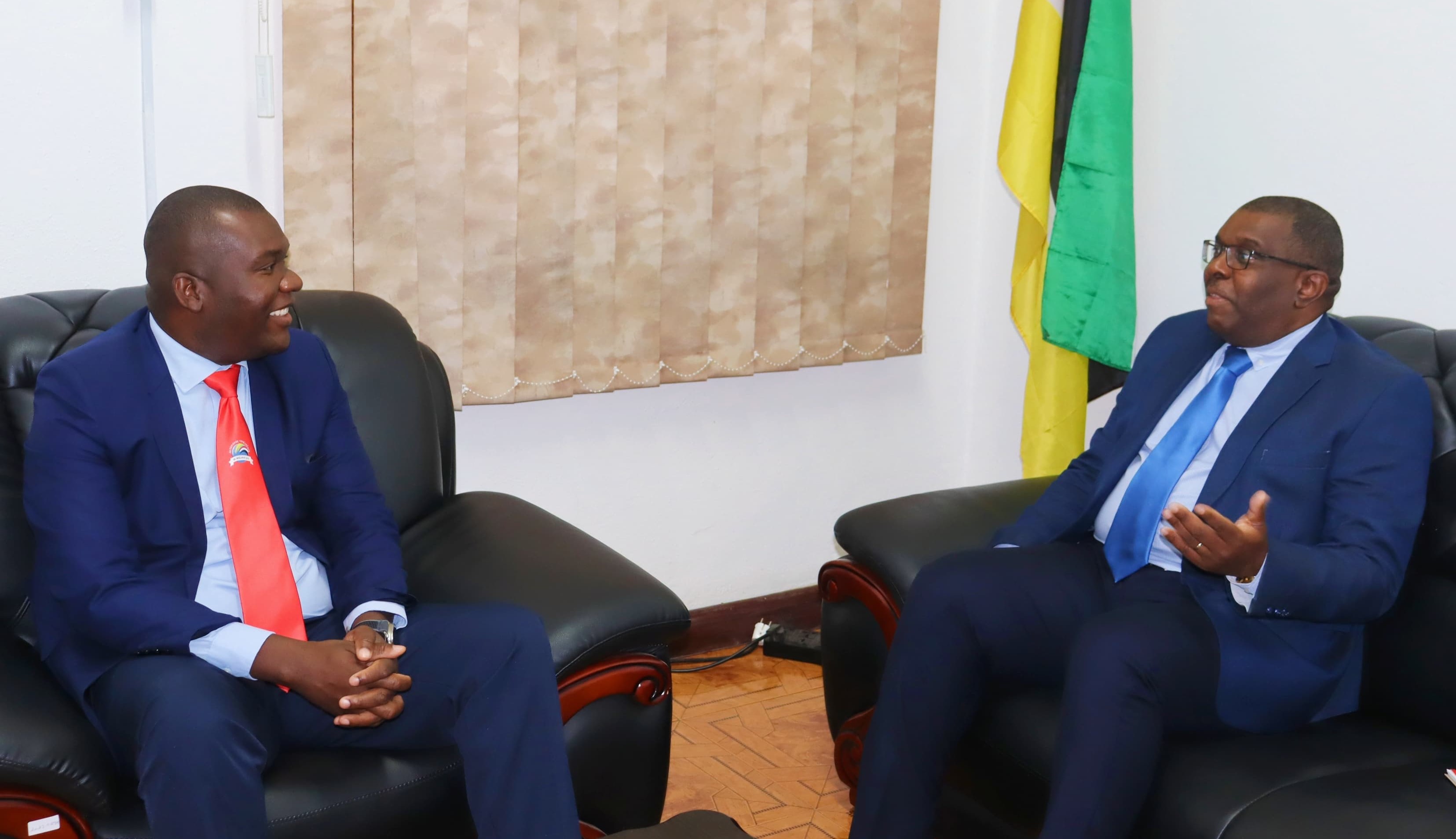 PRESIDENTE DA AUTORIDADE TRIBUTÁRIA DE MOÇAMBIQUE, ANIBAL JOAQUIM RECEBIDO EM AUDIÊNCIA PELO SECRETÁRIO DE ESTADO DE NAMPULA